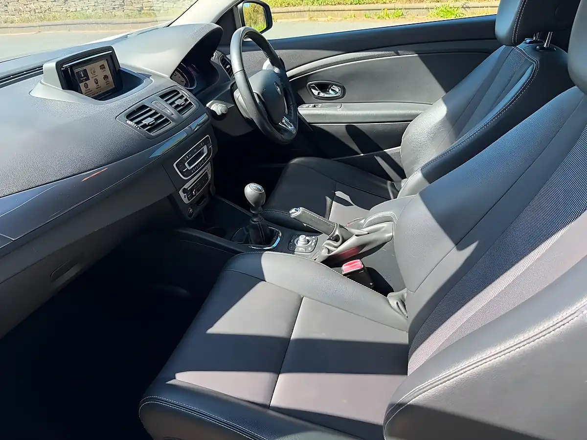 Used 2015 Renault Megane Energy Dynamique Tomtom White - Interior and Exterior details 14