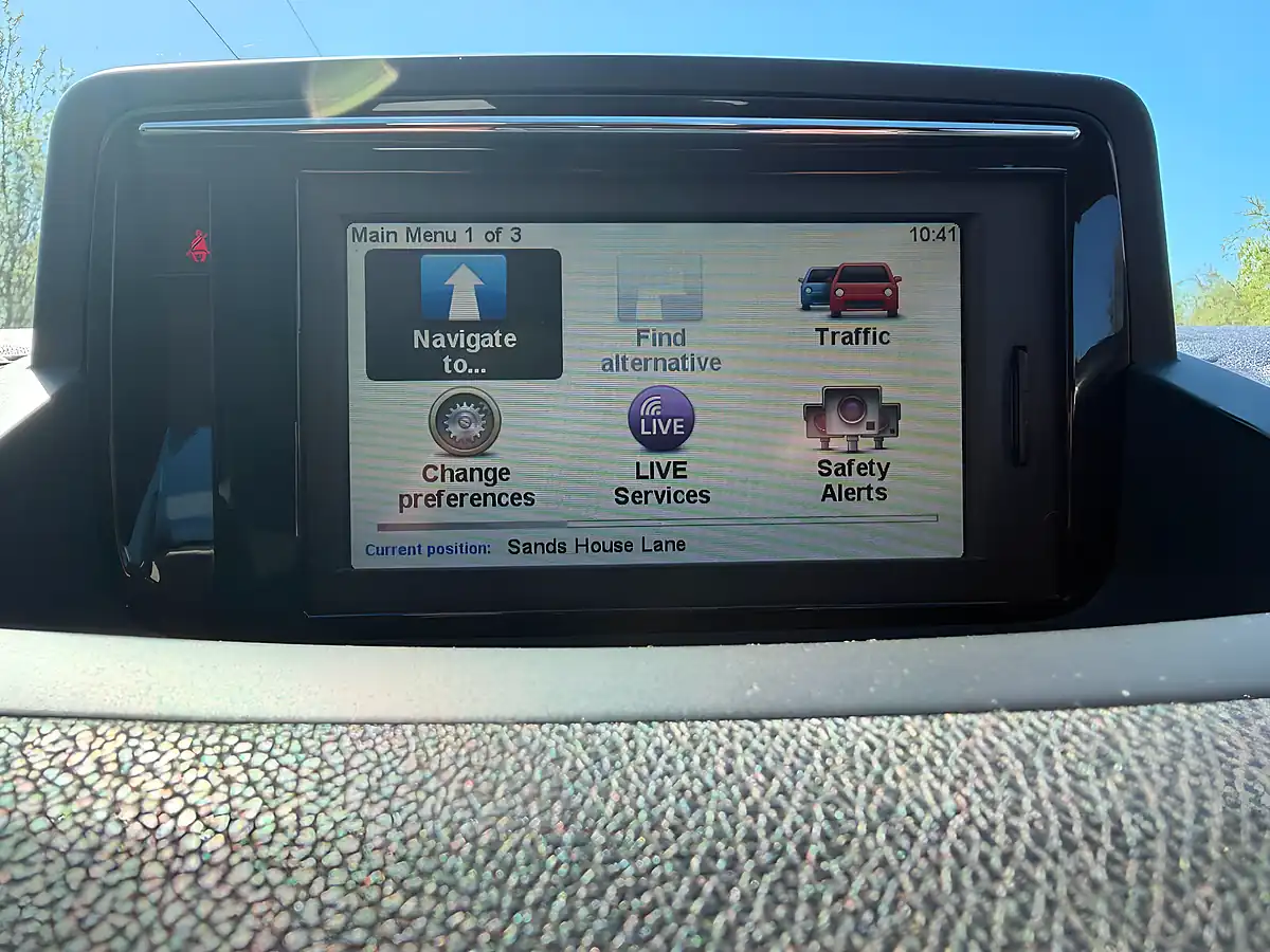 Used 2015 Renault Megane Energy Dynamique Tomtom White - Interior and Exterior details 16