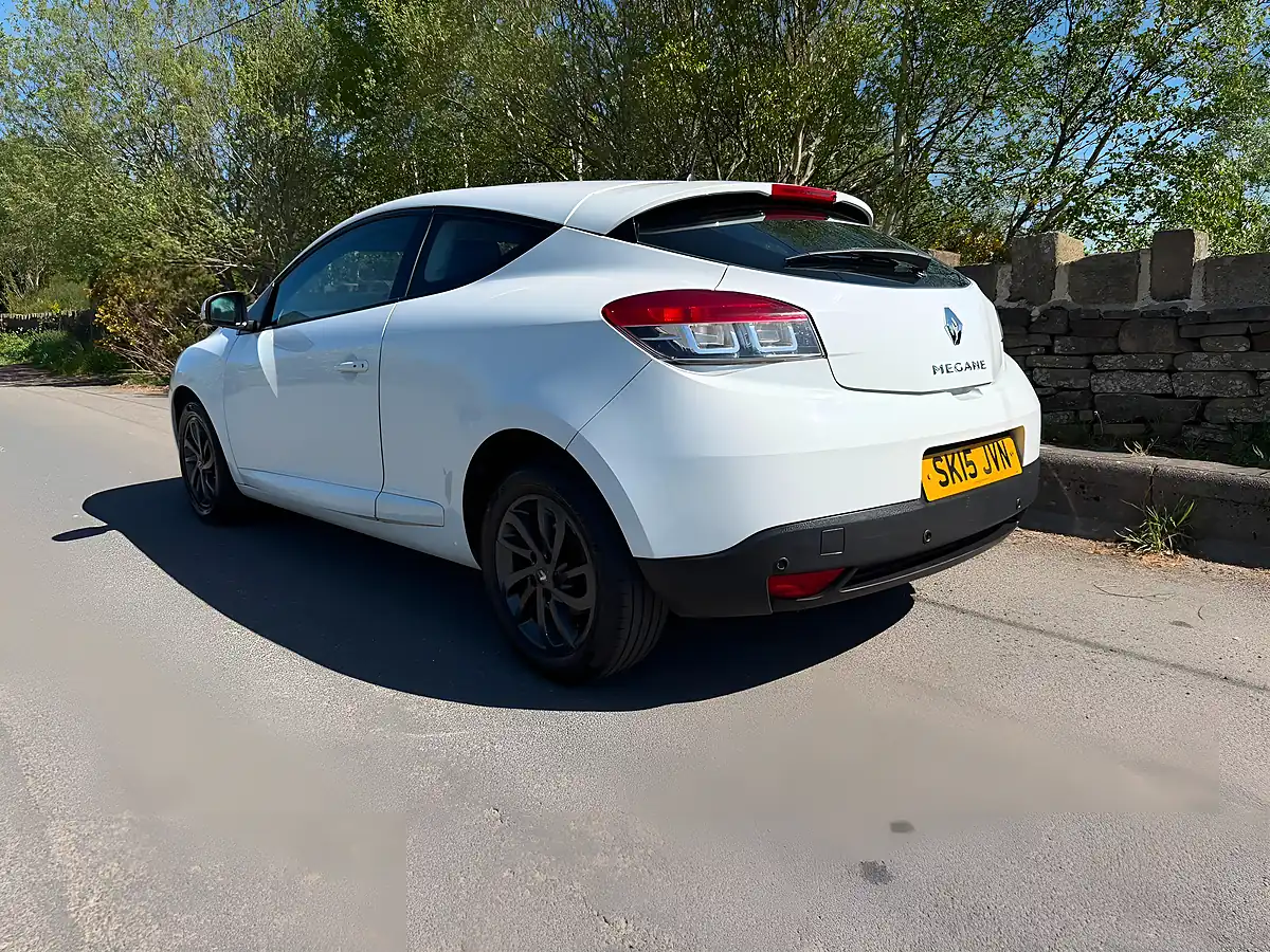 Used 2015 Renault Megane Energy Dynamique Tomtom White - Interior and Exterior details 5