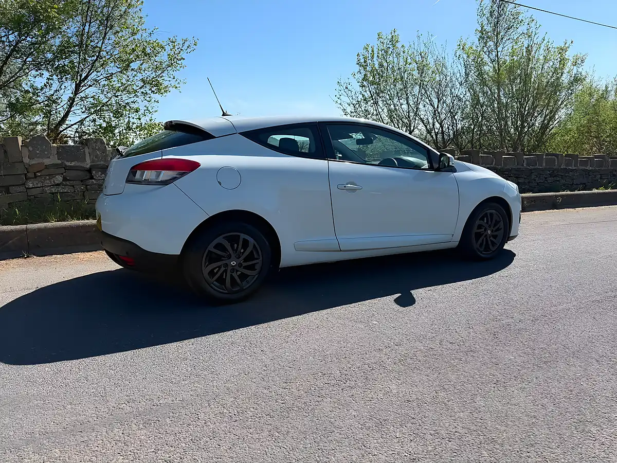 Used 2015 Renault Megane Energy Dynamique Tomtom White - Interior and Exterior details 9