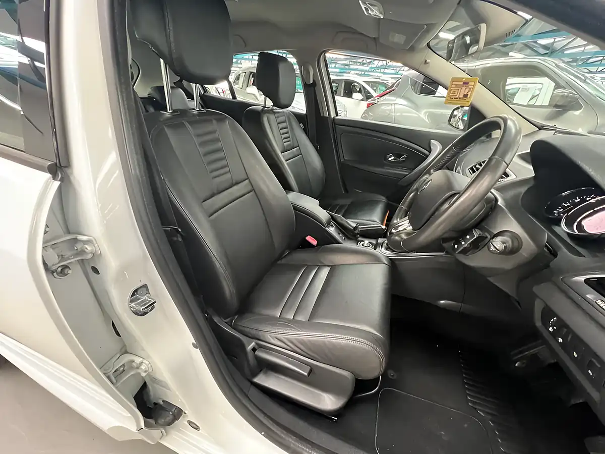 Used 2015 Renault Megane Energy Dynamique Tomtom White - Interior and Exterior details 10