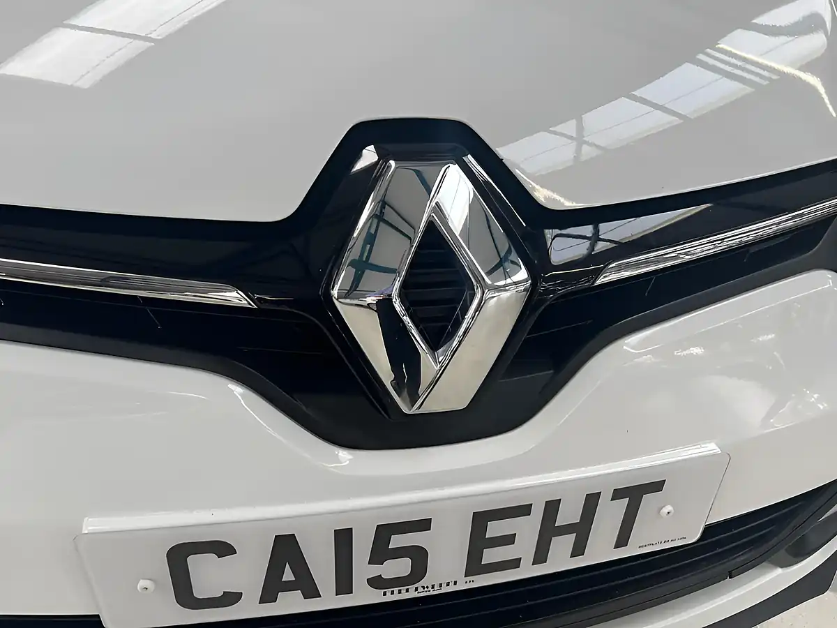 Used 2015 Renault Megane Energy Dynamique Tomtom White - Interior and Exterior details 18
