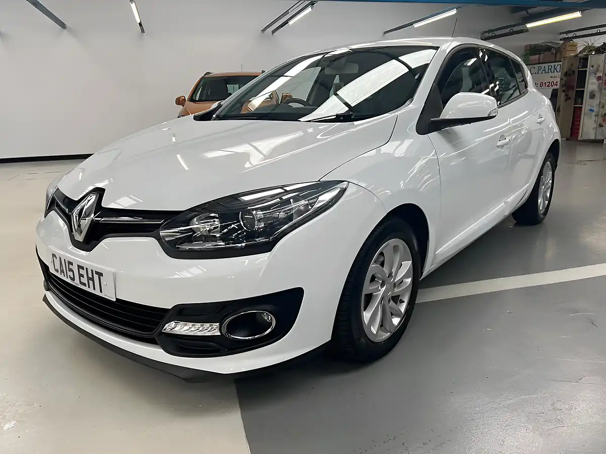 Used 2015 Renault Megane Energy Dynamique Tomtom White - Interior and Exterior details 3