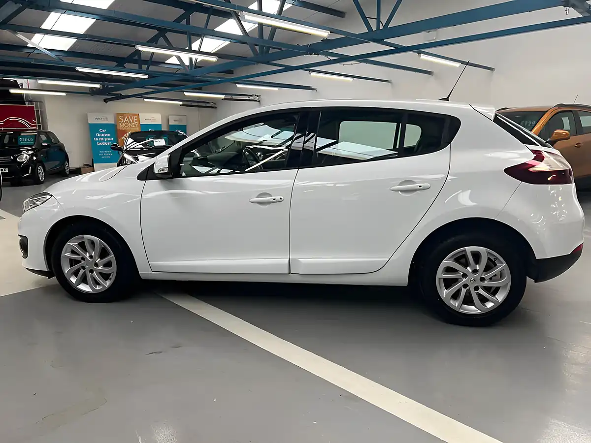 Used 2015 Renault Megane Energy Dynamique Tomtom White - Interior and Exterior details 4