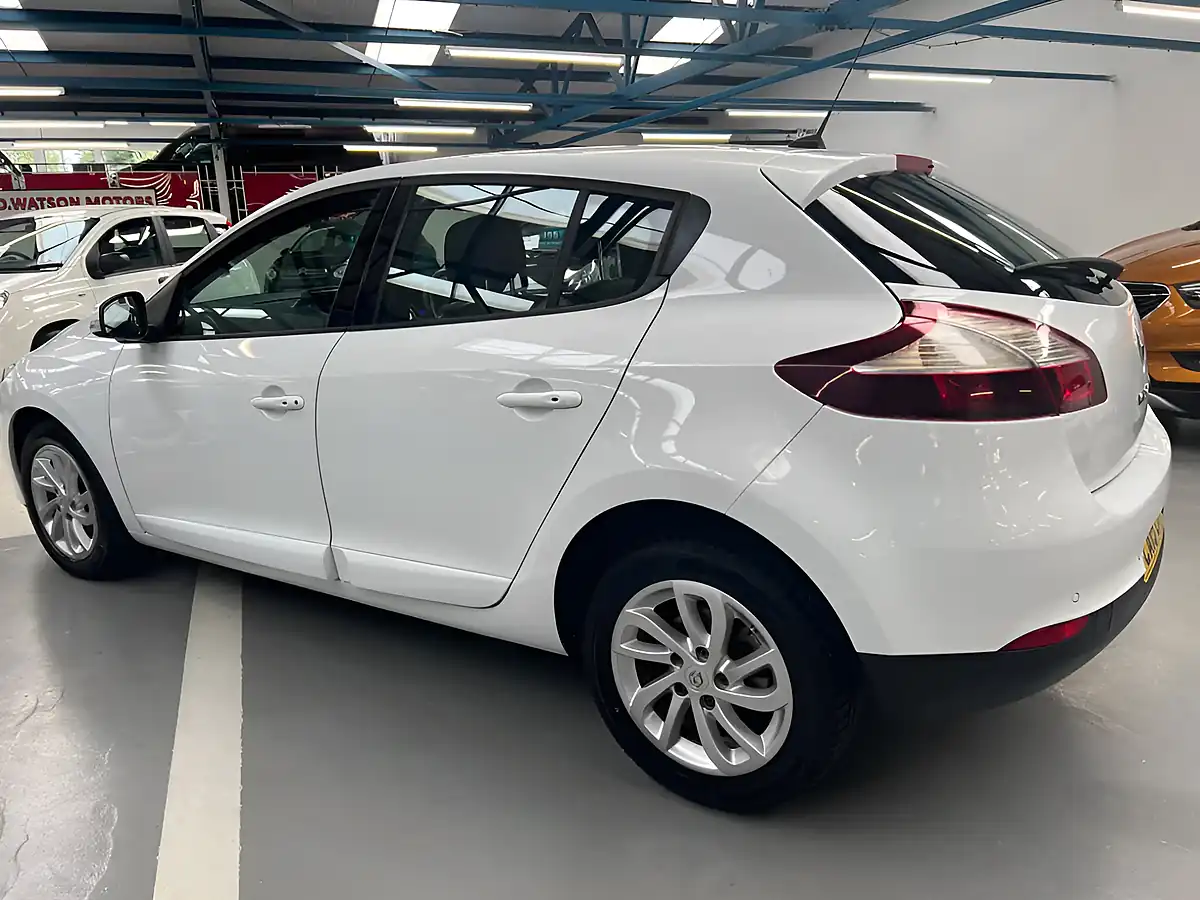 Used 2015 Renault Megane Energy Dynamique Tomtom White - Interior and Exterior details 5