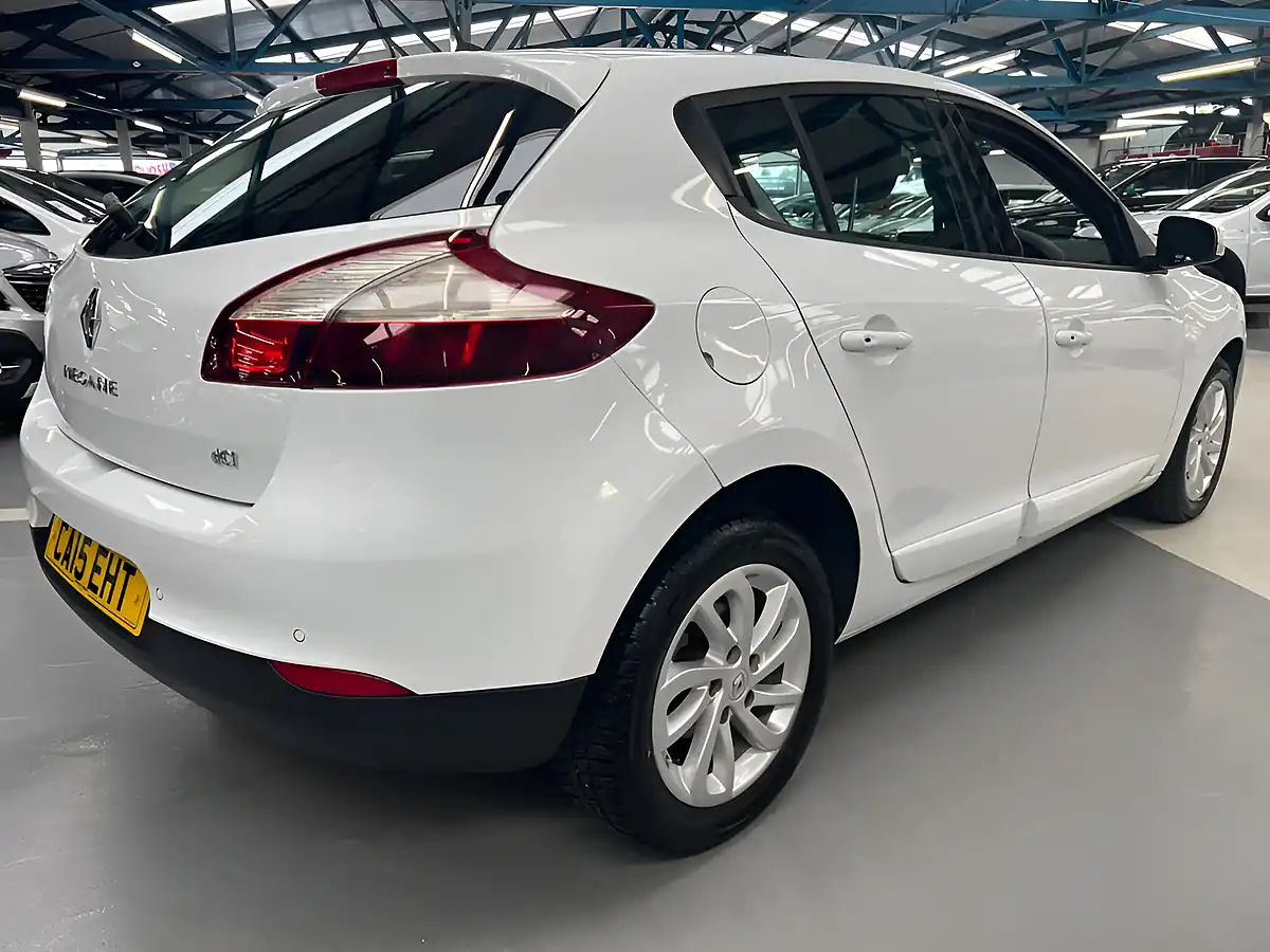 Used 2015 Renault Megane Energy Dynamique Tomtom White - Interior and Exterior details 8