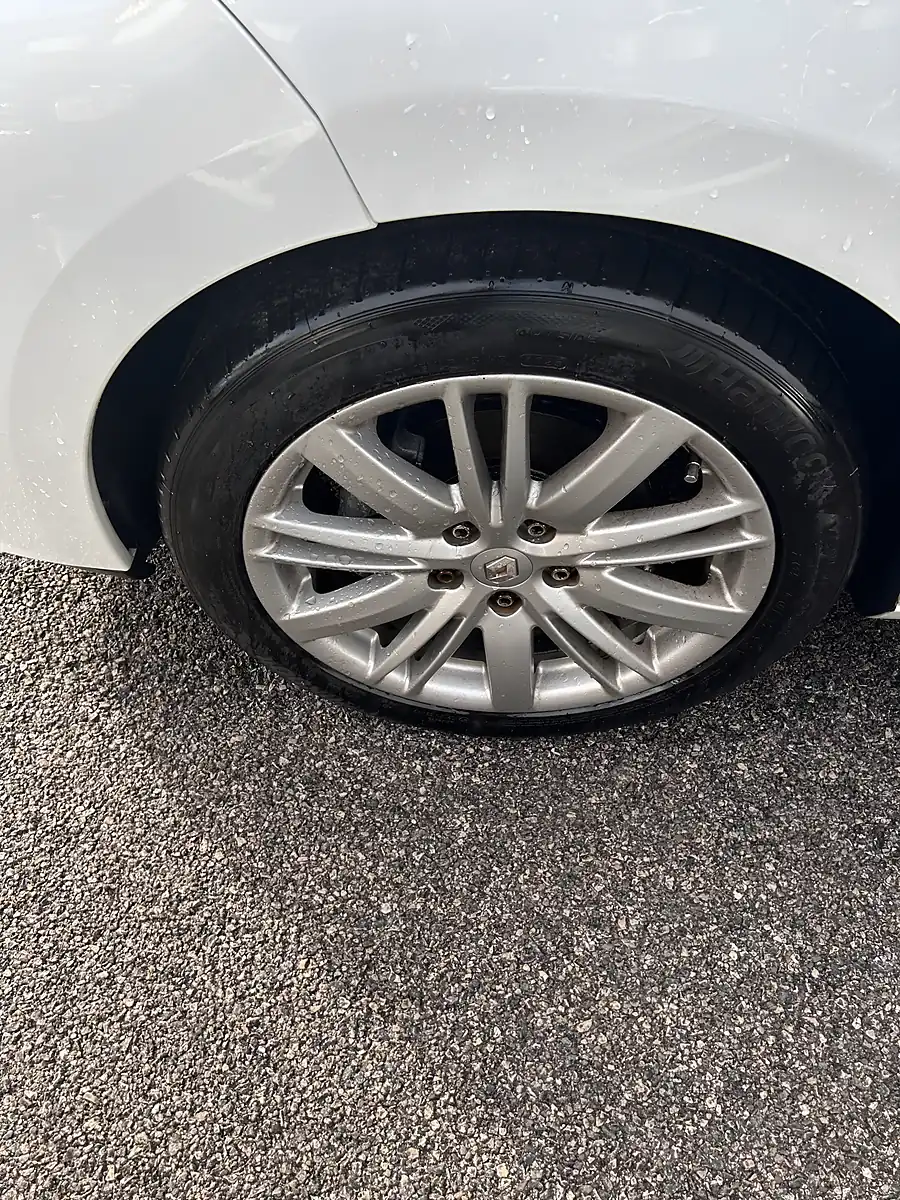 Used 2015 Renault Megane GT Line White - Interior and Exterior details 19