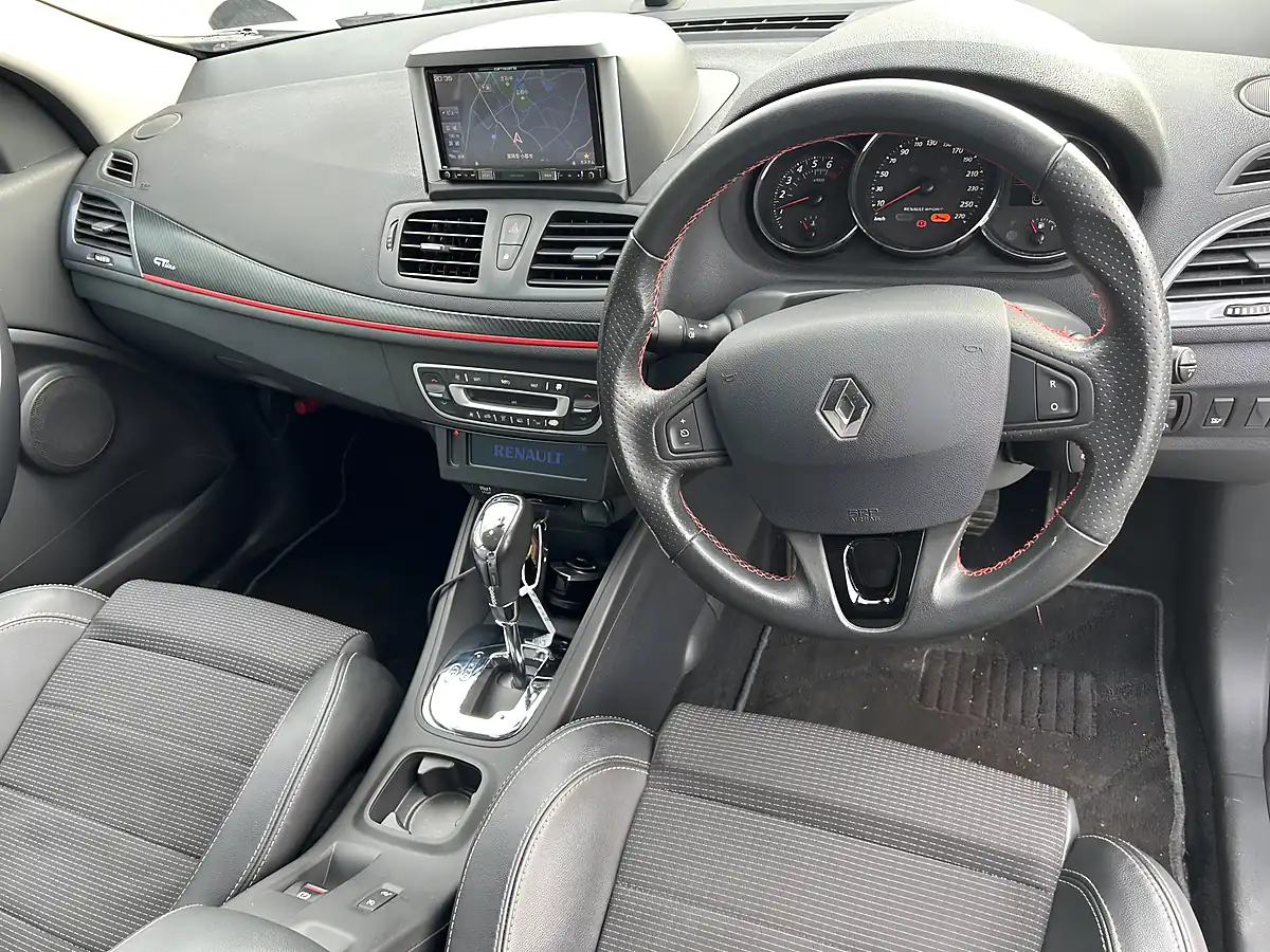 Used 2015 Renault Megane GT Line White - Interior and Exterior details 8