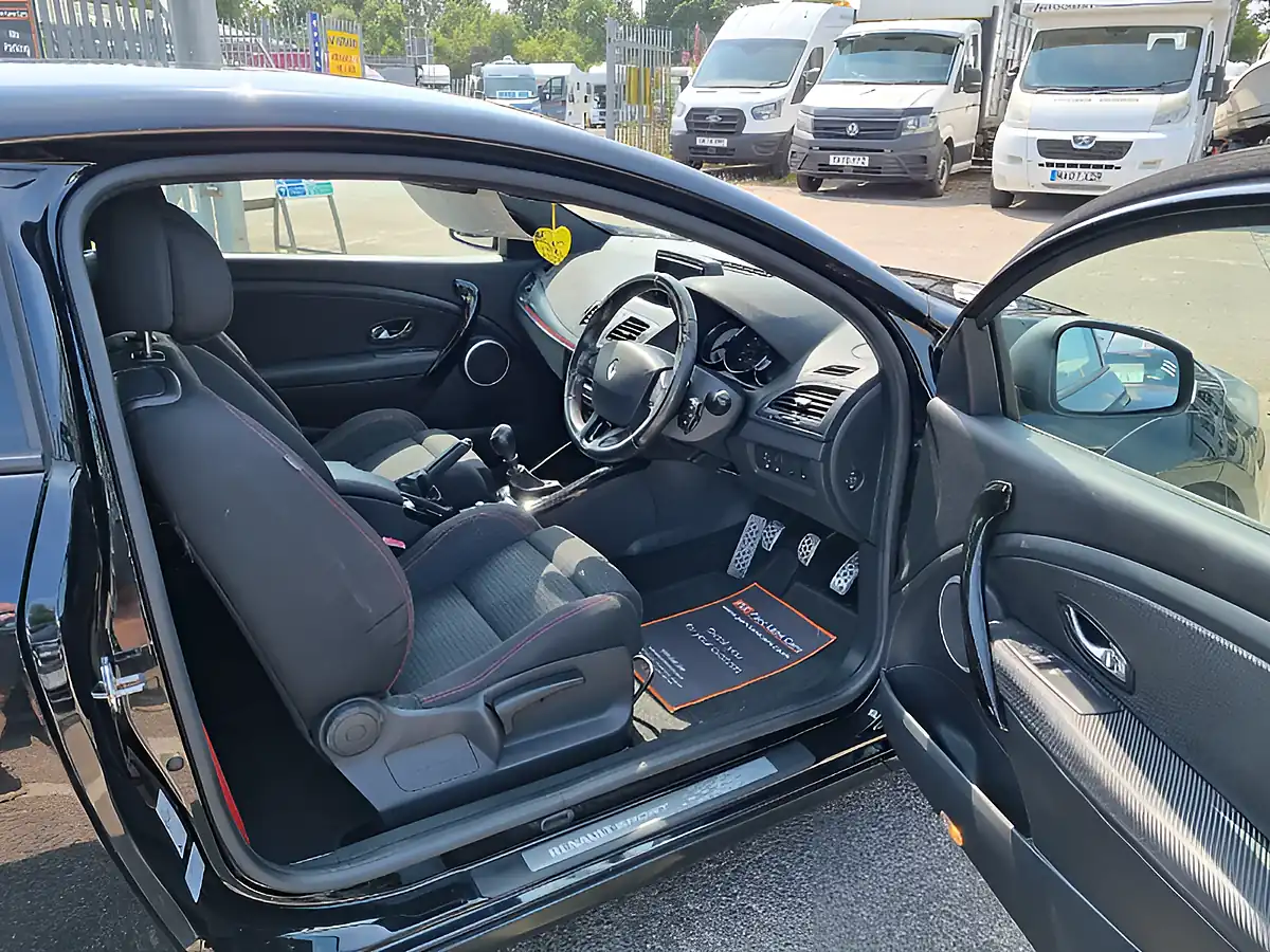 Used 2015 Renault Megane Renaultsport Black - Interior and Exterior details 13