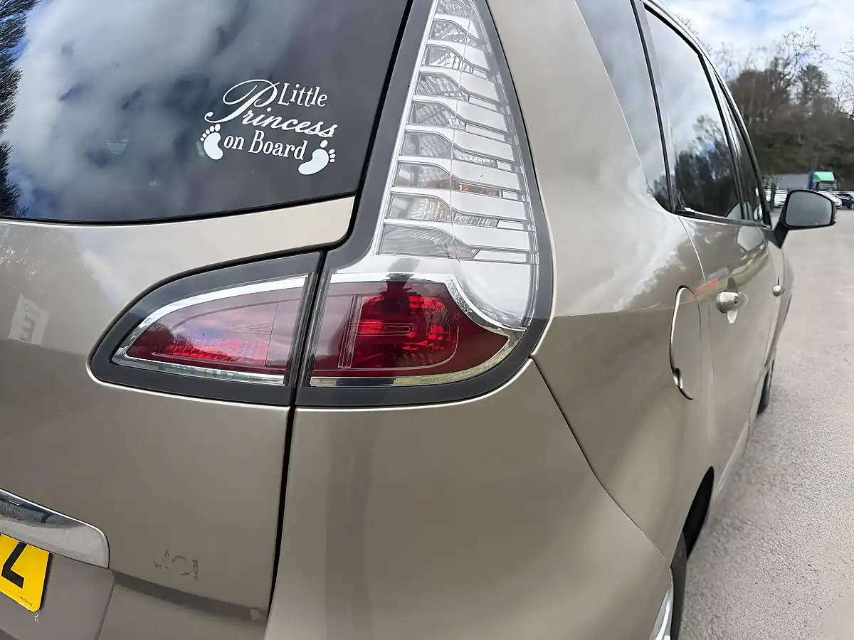 Used 2015 Renault Scenic Dynamique Nav Beige - Interior and Exterior details 13