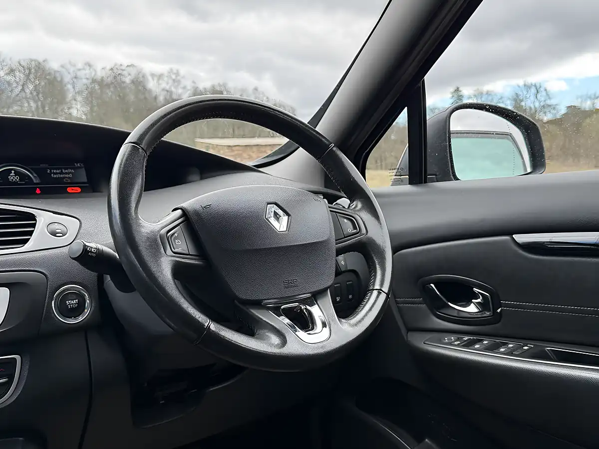 Used 2015 Renault Scenic Dynamique Nav Beige - Interior and Exterior details 15