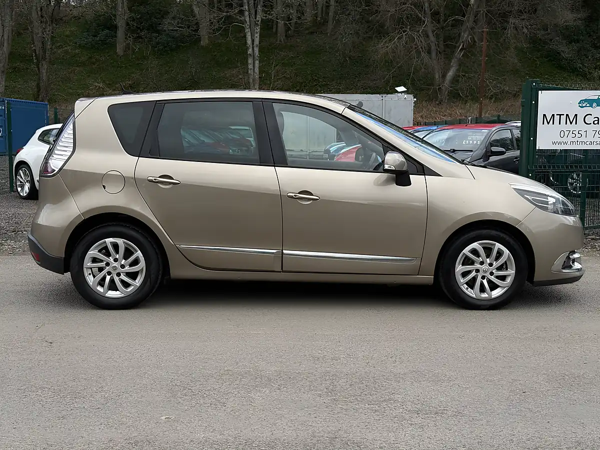 Used 2015 Renault Scenic Dynamique Nav Beige - Interior and Exterior details 5