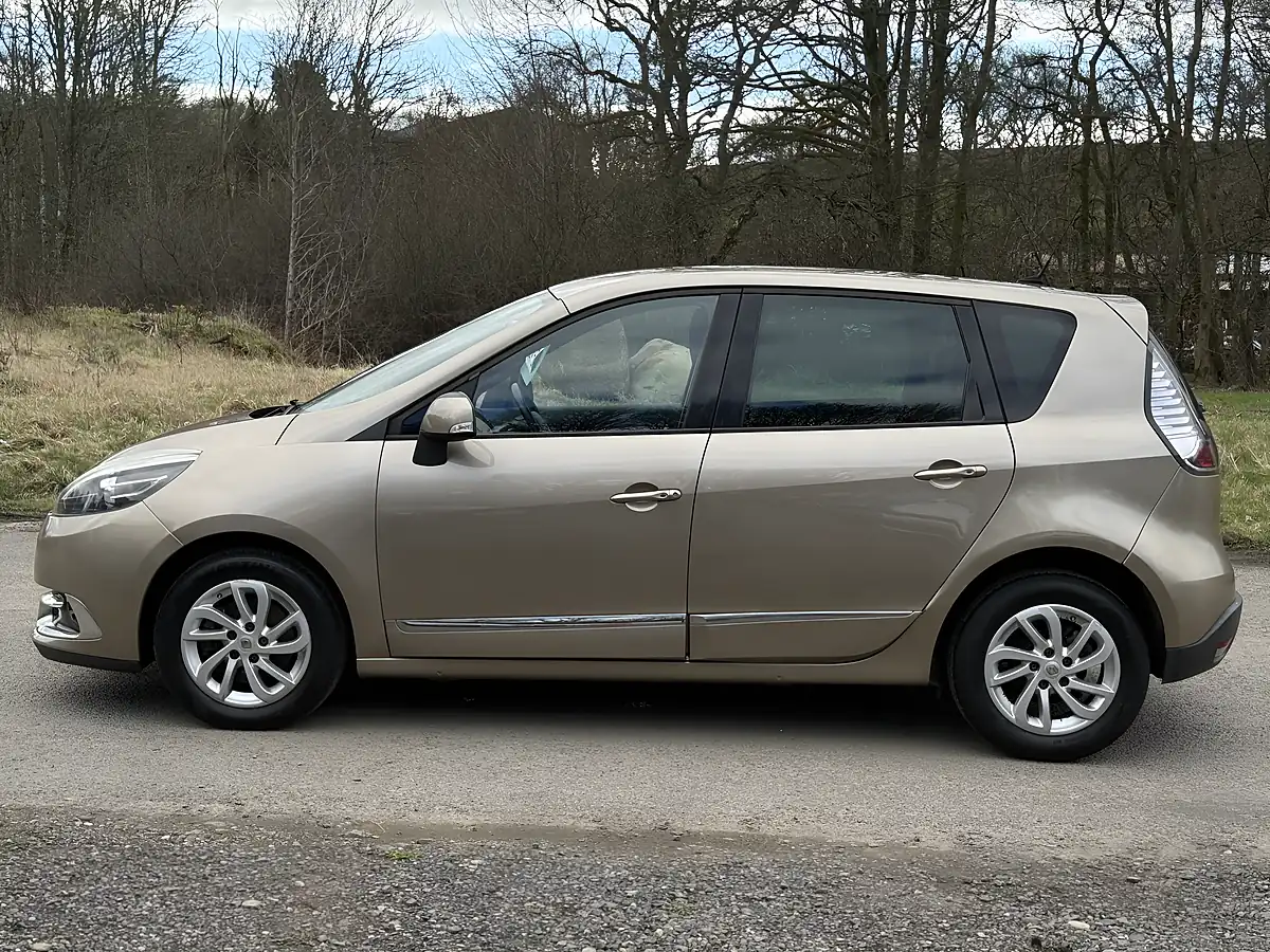 Used 2015 Renault Scenic Dynamique Nav Beige - Interior and Exterior details 9