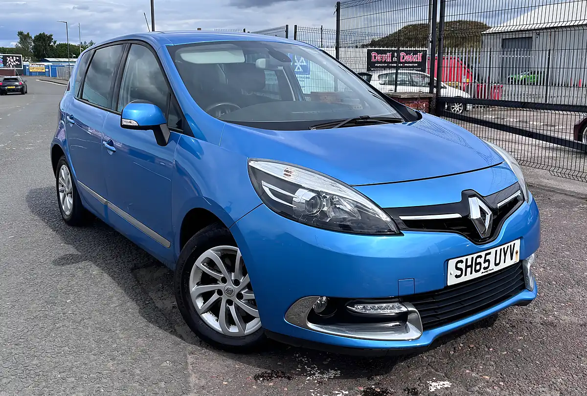 Used 2015 Renault Scenic Dynamique Nav Blue - Front View