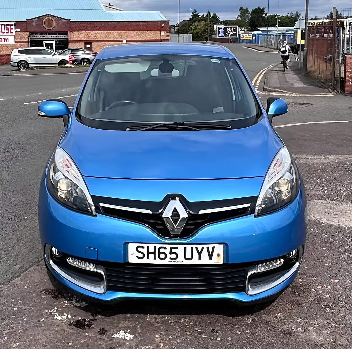 Used 2015 Renault Scenic Dynamique Nav Blue - Interior and Exterior details 4