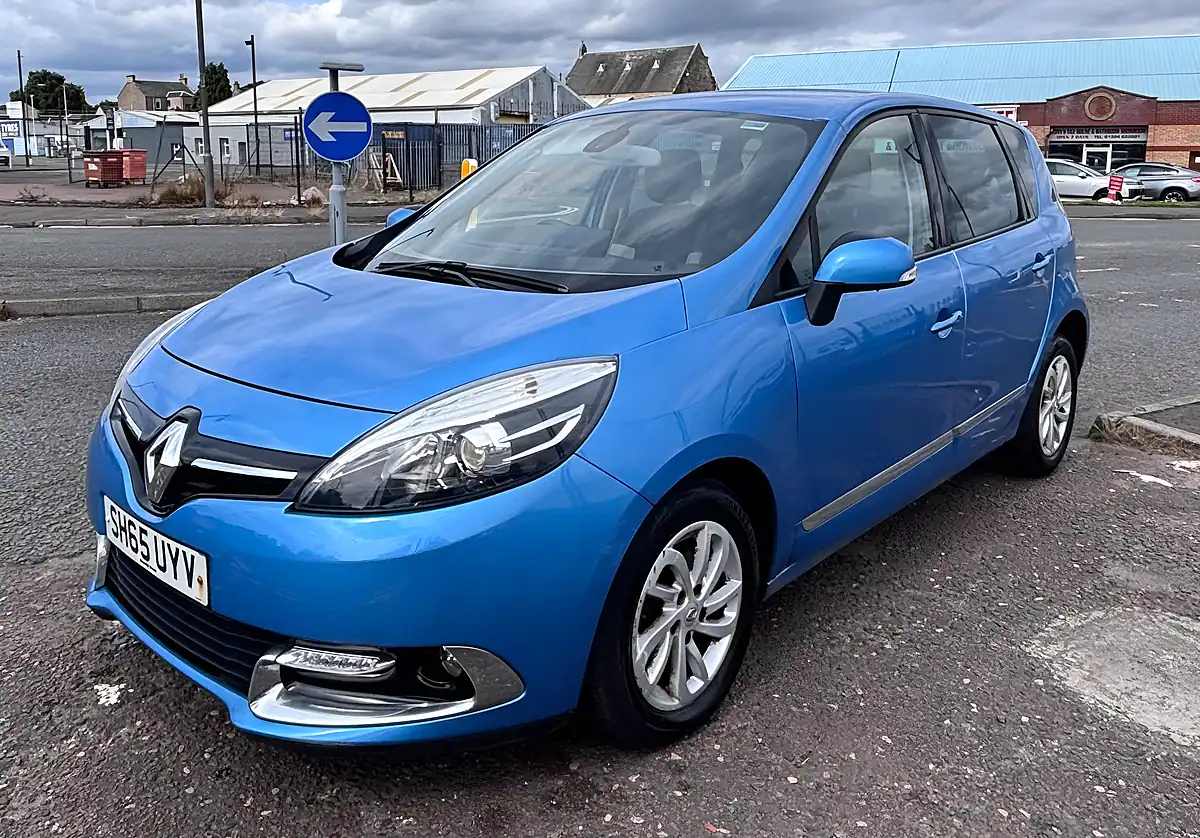 Used 2015 Renault Scenic Dynamique Nav Blue - Interior and Exterior details 6