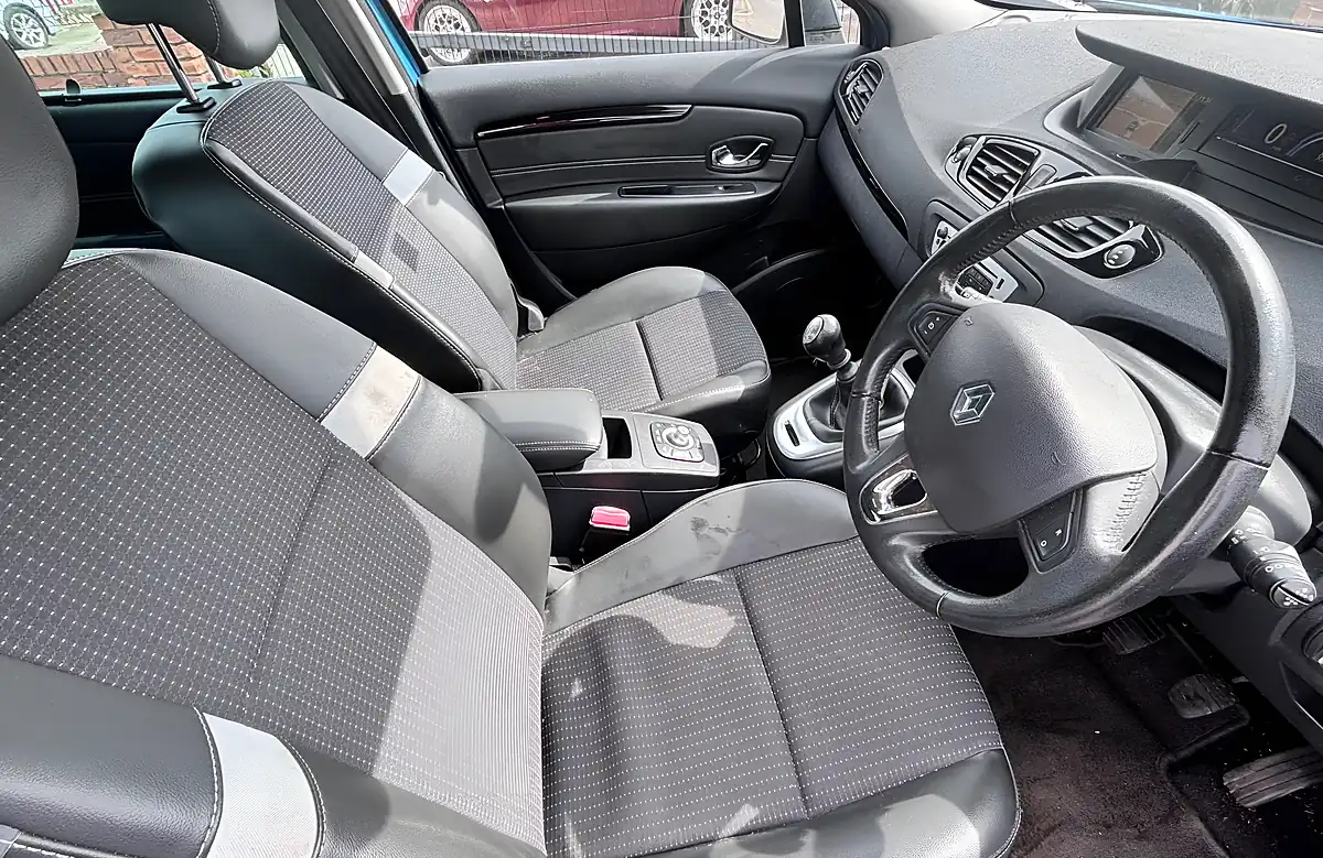 Used 2015 Renault Scenic Dynamique Nav Blue - Interior and Exterior details 7