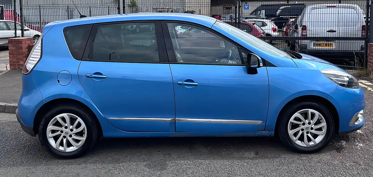 Used 2015 Renault Scenic Dynamique Nav Blue - Interior and Exterior details 9