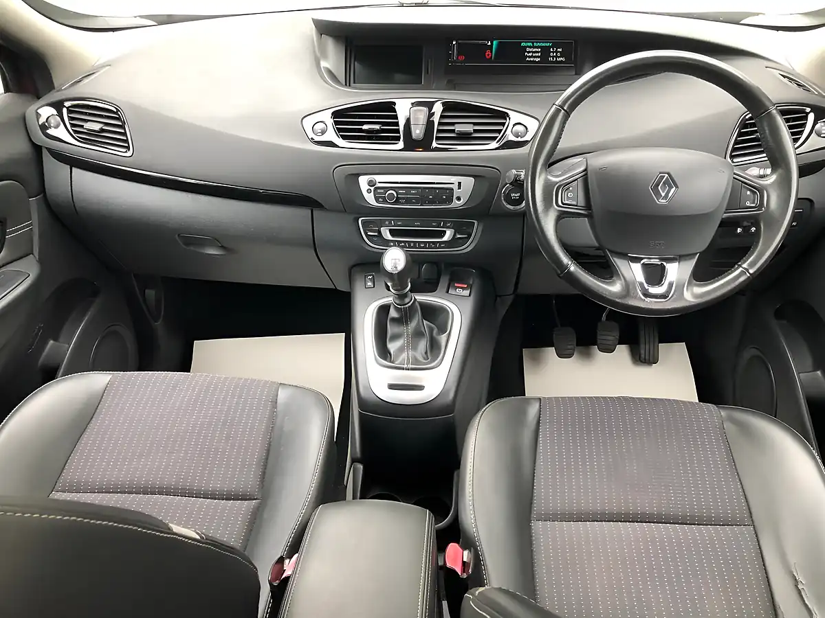 Used 2015 Renault Scenic Dynamique Nav Red - Interior and Exterior details 13