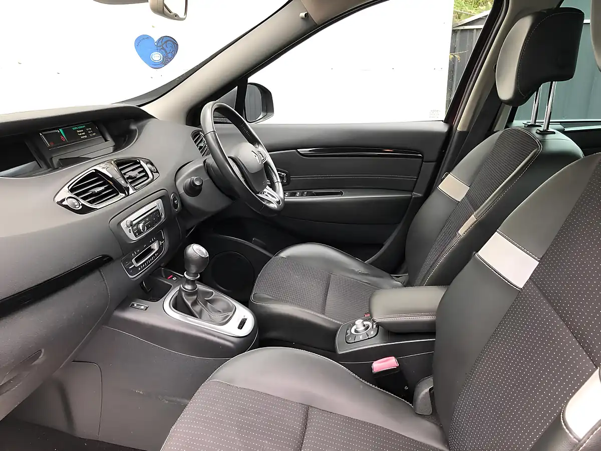 Used 2015 Renault Scenic Dynamique Nav Red - Interior and Exterior details 15