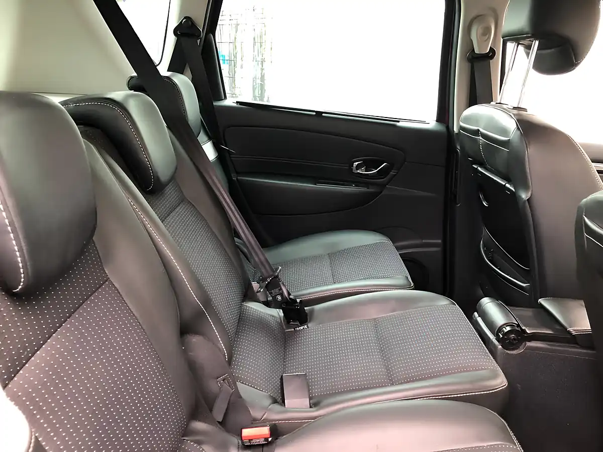 Used 2015 Renault Scenic Dynamique Nav Red - Interior and Exterior details 16