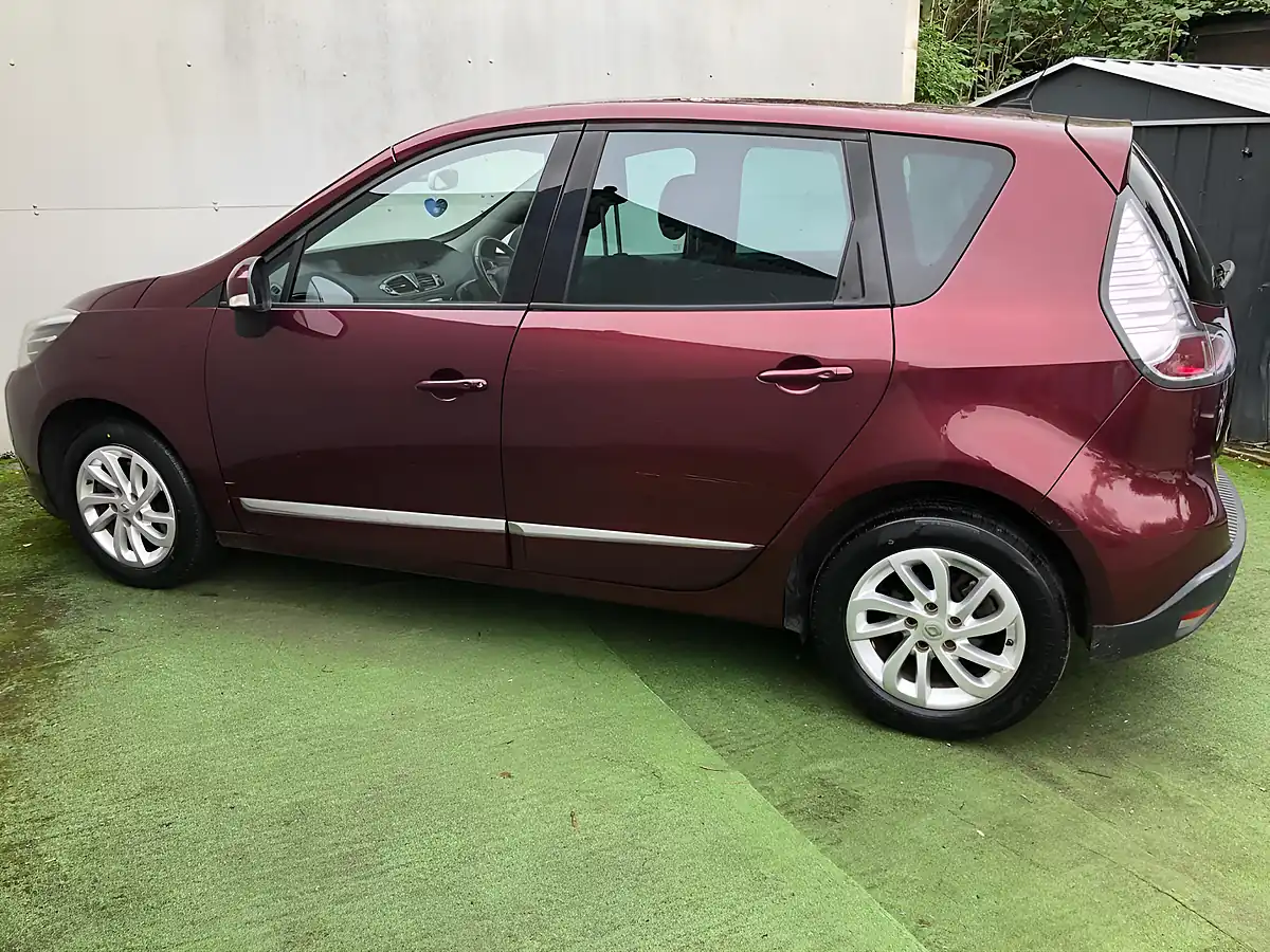 Used 2015 Renault Scenic Dynamique Nav Red - Interior and Exterior details 4