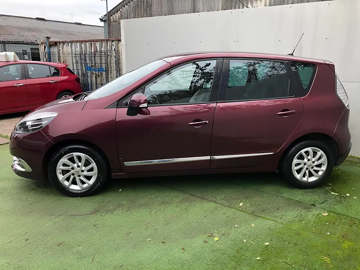 Used 2015 Renault Scenic Dynamique Nav Red - Interior and Exterior details 5