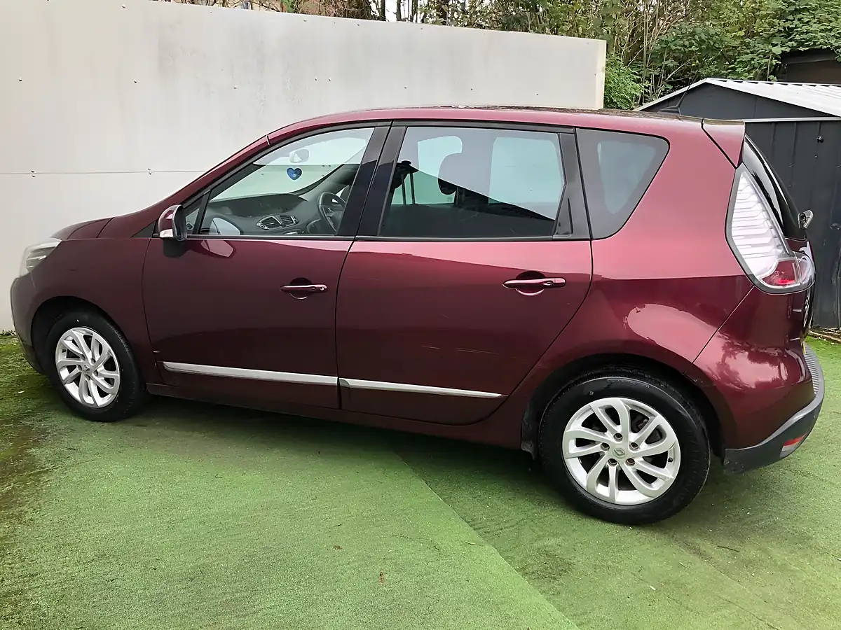 Used 2015 Renault Scenic Dynamique Nav Red - Interior and Exterior details 6