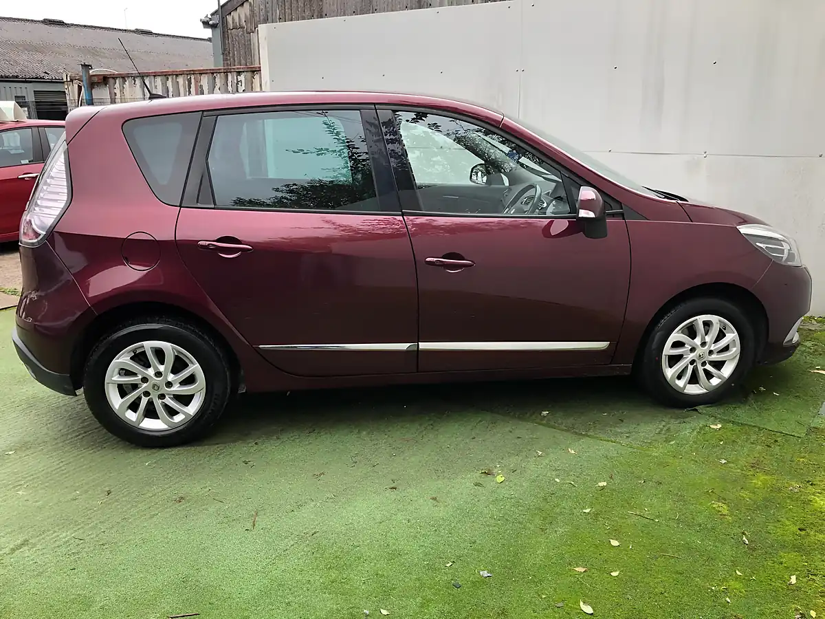 Used 2015 Renault Scenic Dynamique Nav Red - Interior and Exterior details 7