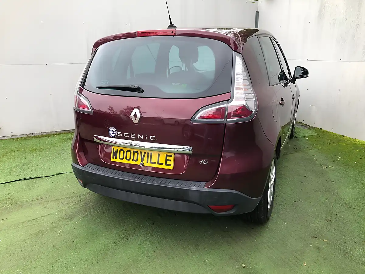 Used 2015 Renault Scenic Dynamique Nav Red - Interior and Exterior details 9