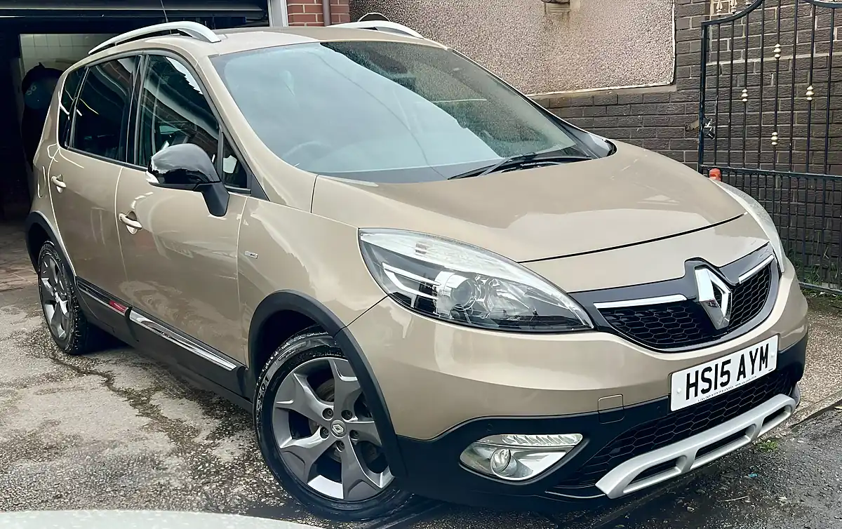 Used 2015 Renault Scenic X Mod Dynamique Tom Tom Champagne Metallic - Front View