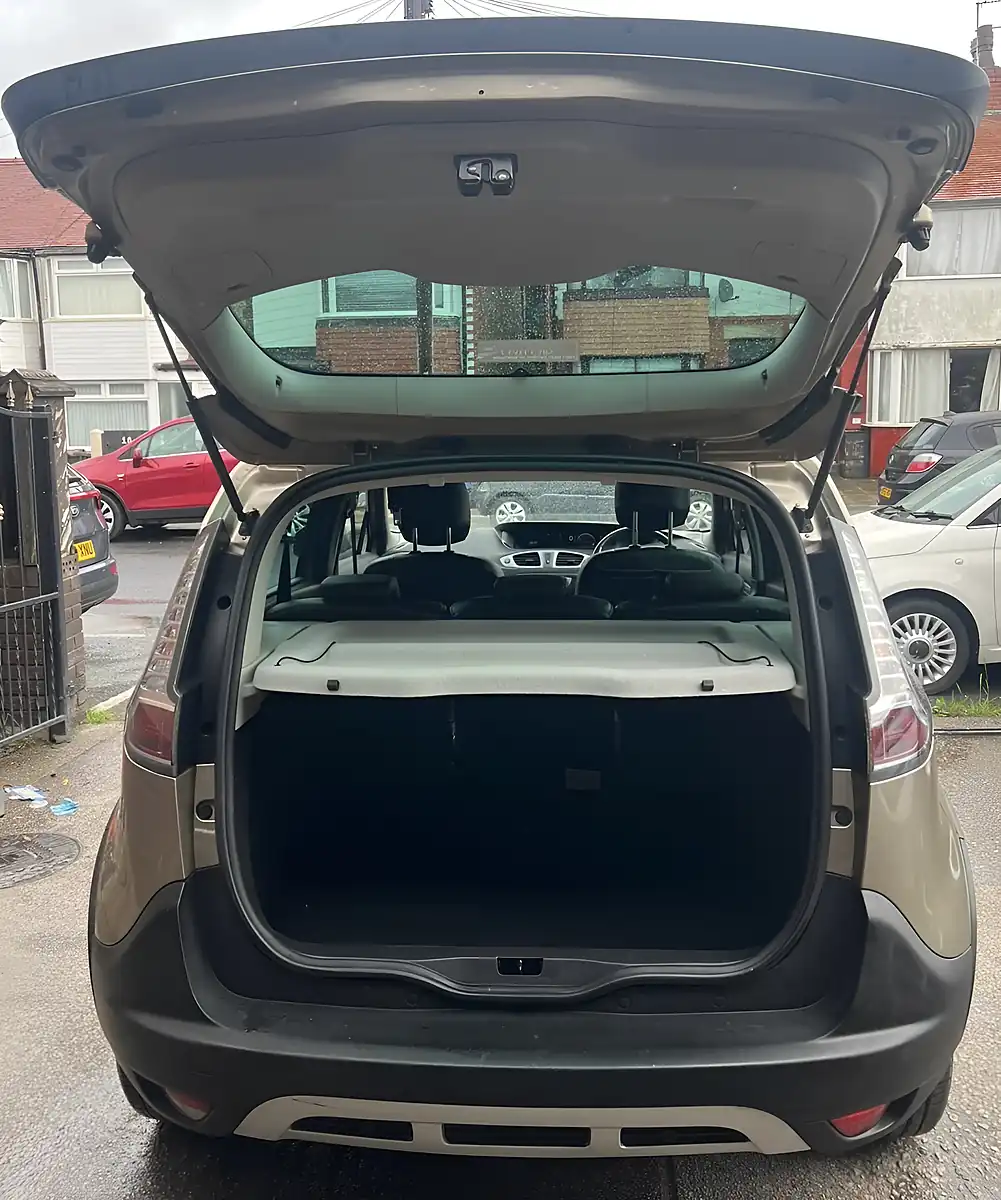 Used 2015 Renault Scenic X Mod Dynamique Tom Tom Champagne Metallic - Interior and Exterior details 12