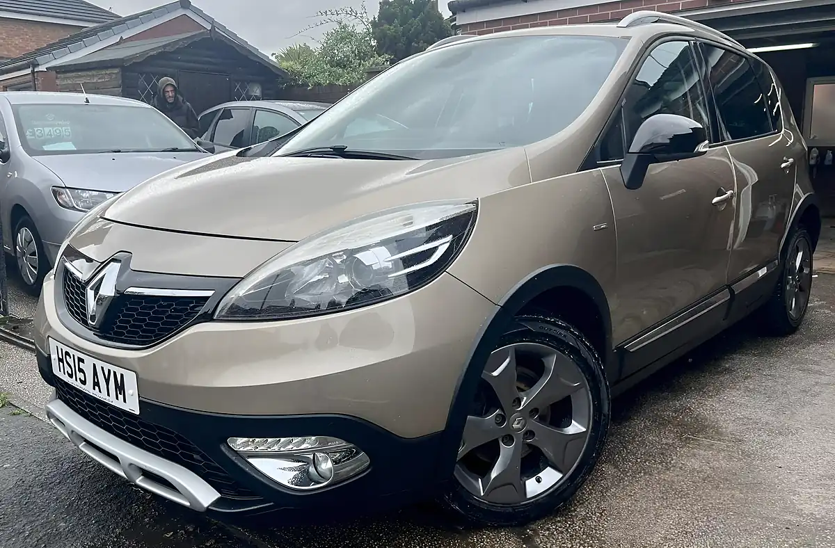 Used 2015 Renault Scenic X Mod Dynamique Tom Tom Champagne Metallic - Interior and Exterior details 2