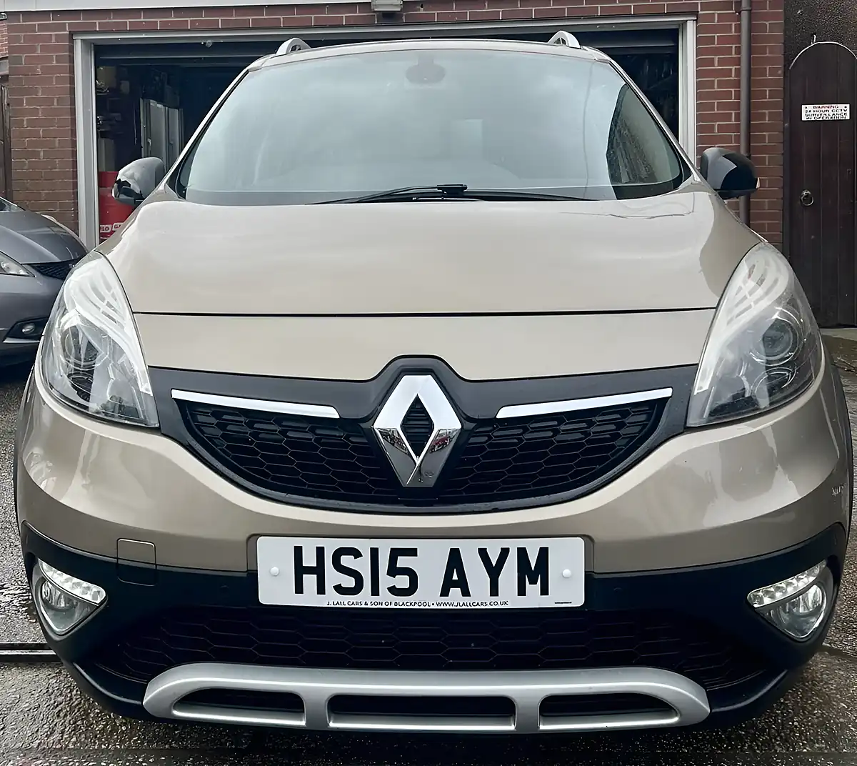 Used 2015 Renault Scenic X Mod Dynamique Tom Tom Champagne Metallic - Interior and Exterior details 3