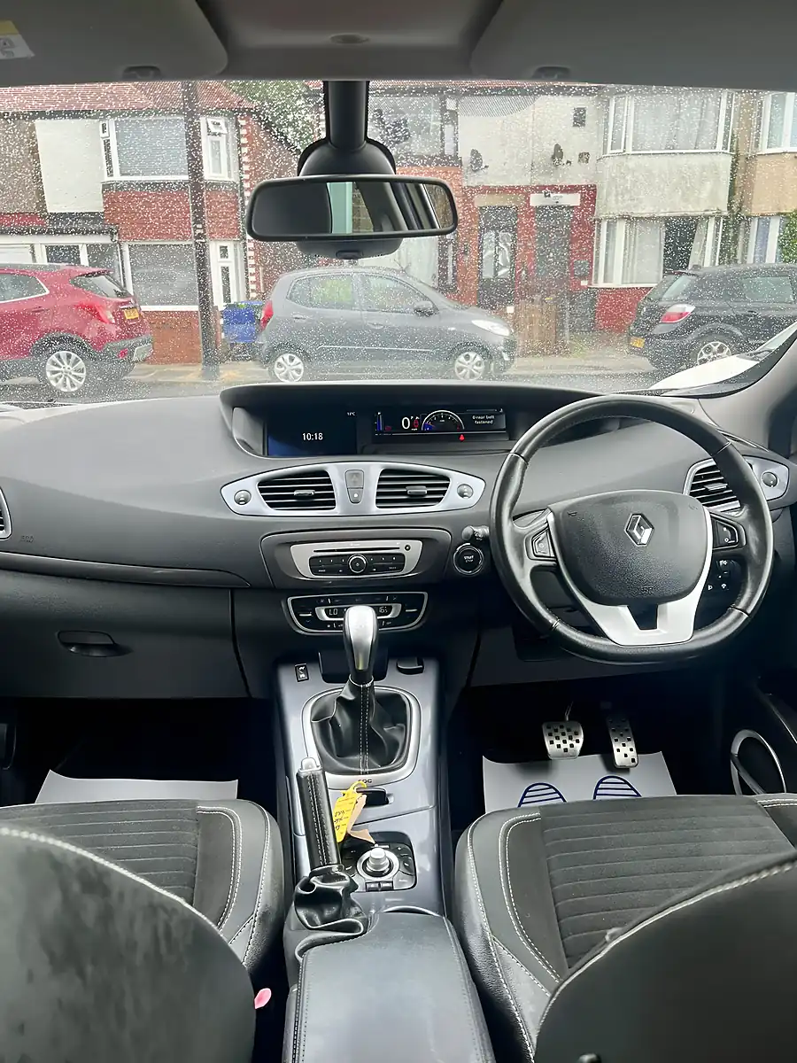 Used 2015 Renault Scenic X Mod Dynamique Tom Tom Champagne Metallic - Interior and Exterior details 5