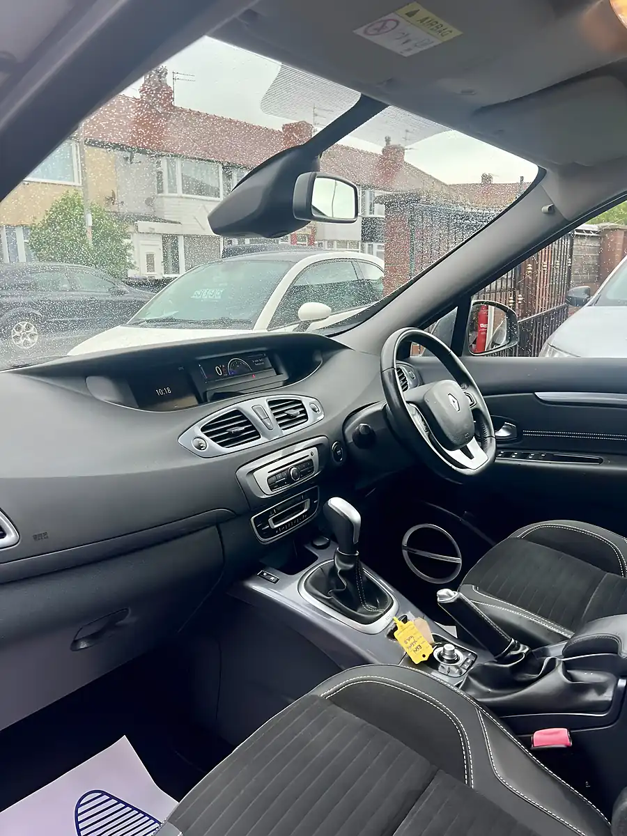 Used 2015 Renault Scenic X Mod Dynamique Tom Tom Champagne Metallic - Interior and Exterior details 6