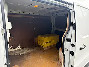 Used 2015 Renault Trafic 27 Business Swb Standard Roof Euro 5 White - Interior and Exterior details 10