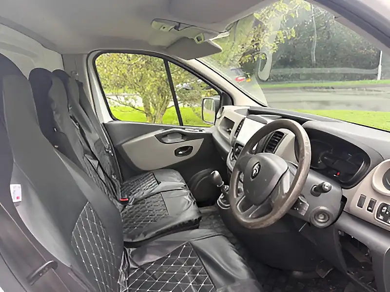 Used 2015 Renault Trafic 27 Business Swb Standard Roof Euro 5 White - Interior and Exterior details 12