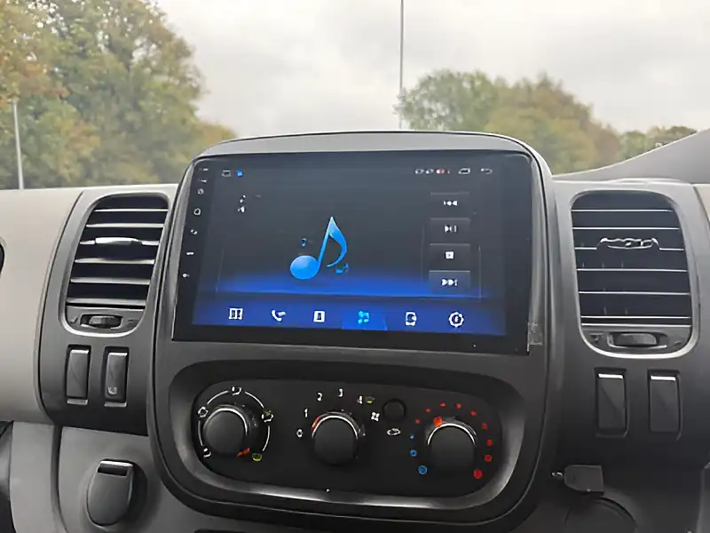 Used 2015 Renault Trafic 27 Business Swb Standard Roof Euro 5 White - Interior and Exterior details 13