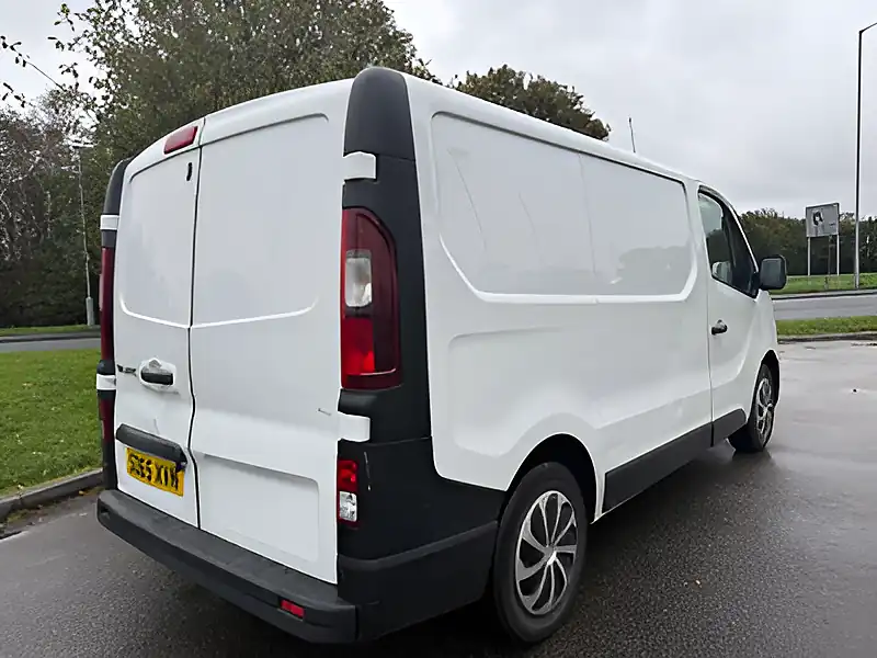 Used 2015 Renault Trafic 27 Business Swb Standard Roof Euro 5 White - Interior and Exterior details 3
