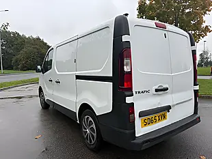 Used 2015 Renault Trafic 27 Business Swb Standard Roof Euro 5 White - Interior and Exterior details 5
