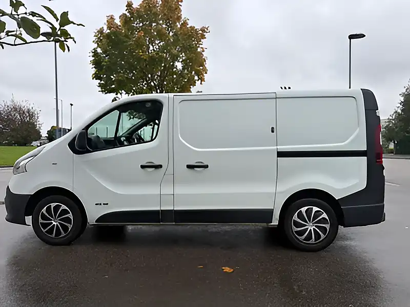 Used 2015 Renault Trafic 27 Business Swb Standard Roof Euro 5 White - Interior and Exterior details 6