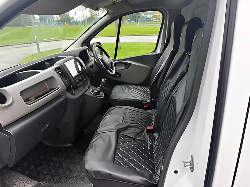 Used 2015 Renault Trafic 27 Business Swb Standard Roof Euro 5 White - Interior and Exterior details 9