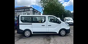 Used 2015 Renault Trafic 9 SEAT Minibus White - Interior and Exterior details 3