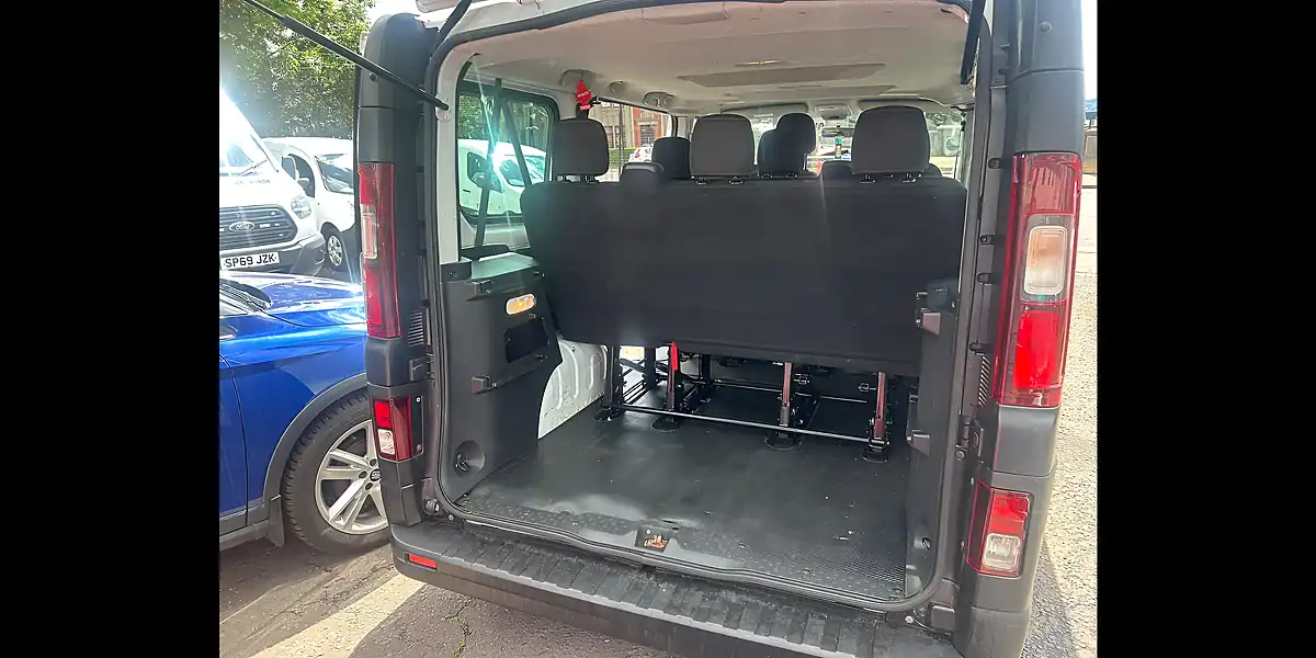 Used 2015 Renault Trafic 9 SEAT Minibus White - Interior and Exterior details 6