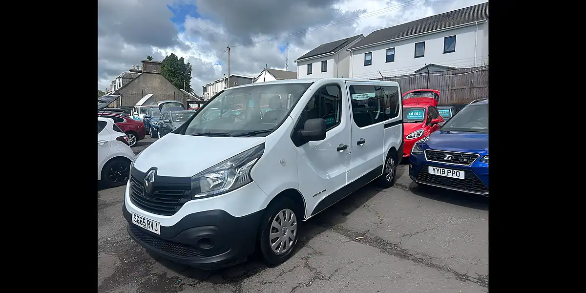 Used 2015 Renault Trafic 9 SEAT Minibus White - Interior and Exterior details 9