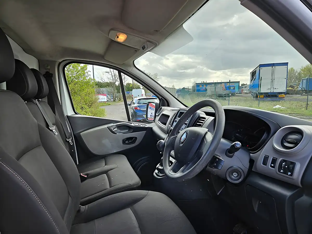 Used 2015 Renault Trafic S127 Swb White - Interior and Exterior details 12