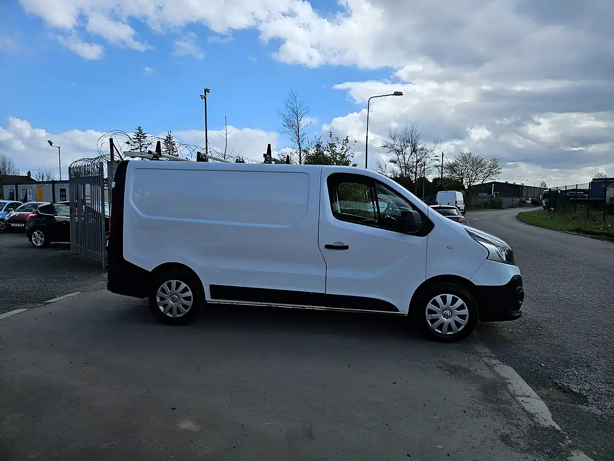 Used 2015 Renault Trafic S127 Swb White - Interior and Exterior details 2