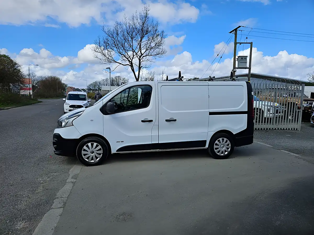 Used 2015 Renault Trafic S127 Swb White - Interior and Exterior details 5