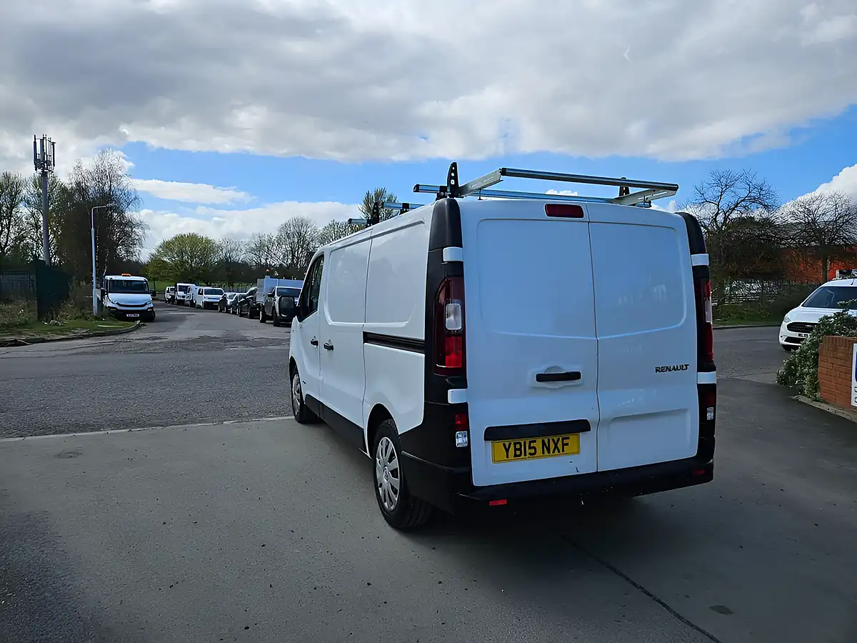 Used 2015 Renault Trafic S127 Swb White - Interior and Exterior details 6